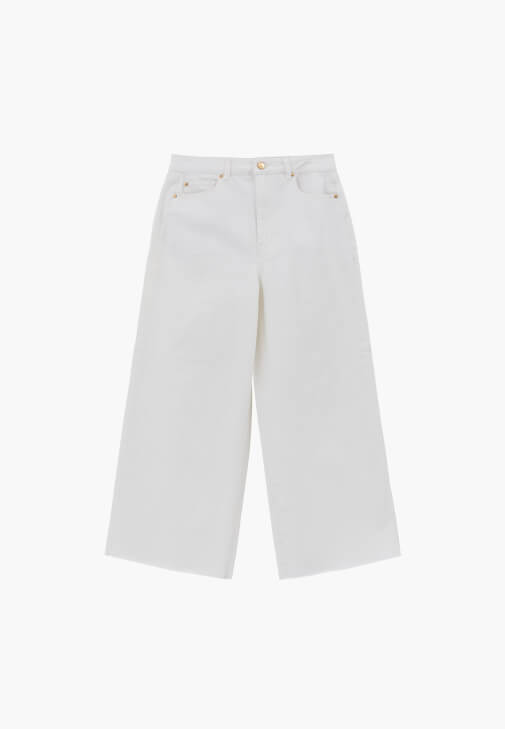 Wide-Leg Denim ve Çift Katlı Atlet Kombini