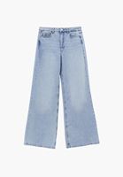 Wide-Leg Denim ve Tek Omuzlu Bluz Kombini