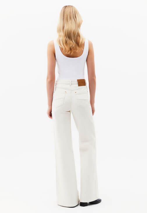 Wide-Leg Pantolon ve Süet Ceket Kombini