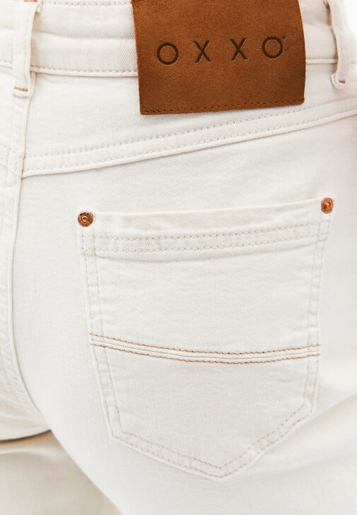 Wide-Leg Pantolon ve Süet Ceket Kombini